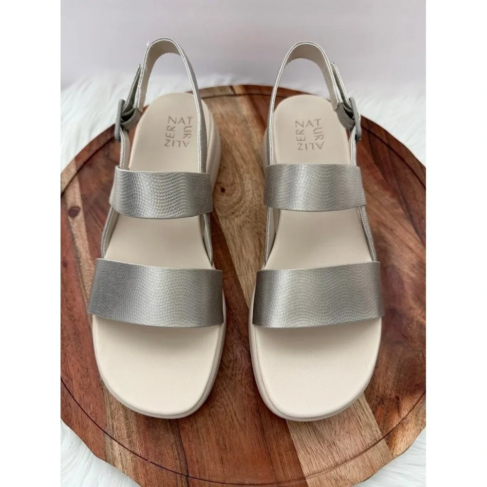 Naturalizer Coast Warm Silver Platform Sandals Womens 11M J0470S4020 New in Box